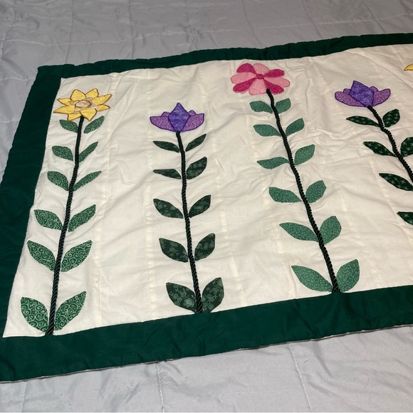 Handmade FLORAL BLOOM Spring Summer Quilt 32 x 42 inches - Picture 7 of 14
